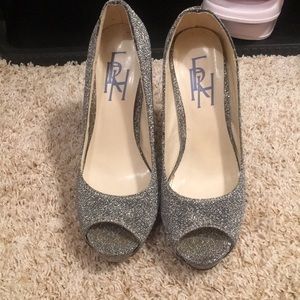 👻 Silver glittered heels 👻